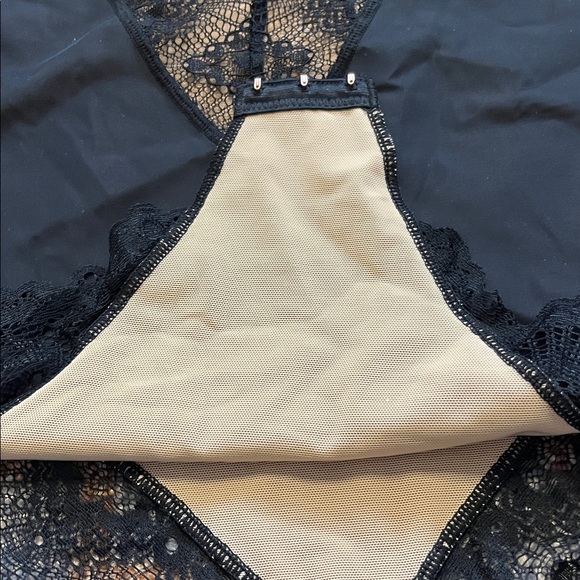 Pinsy Sculpting Lace Shapewear Bodysuit in Black Size XL - Picture 7 of 9